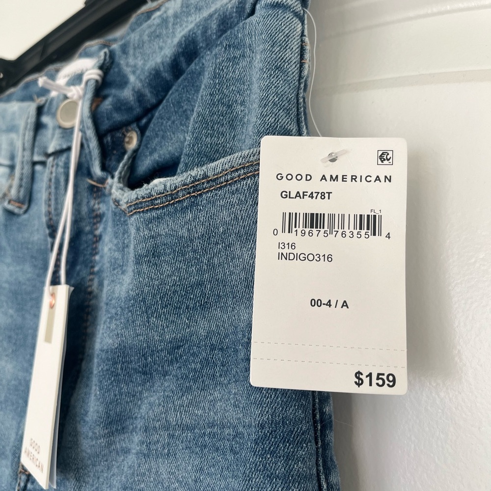 Good American Straight Leg Jeans in Medium Blue Wash - Picture 5 of 6